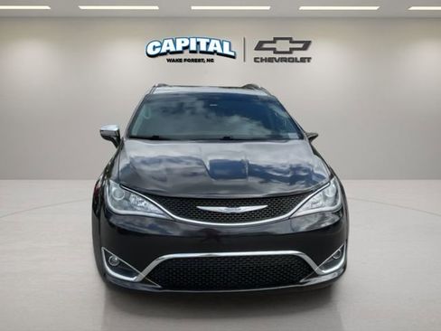 Used 2018 Chrysler Pacifica Limited image 8