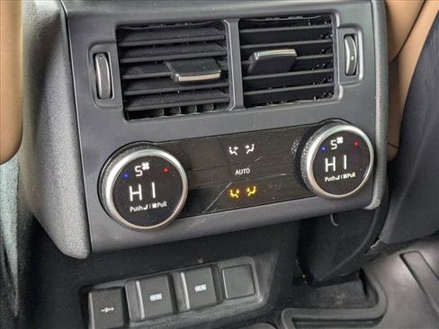 Used 2023 Land Rover Discovery HSE R-Dynamic AWD/4WD image 27