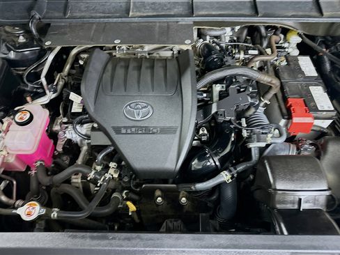 Used 2024 Toyota Highlander LE image 35