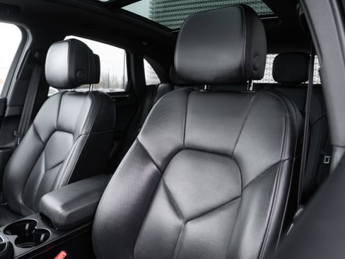 Used 2018 Porsche Macan S image 25