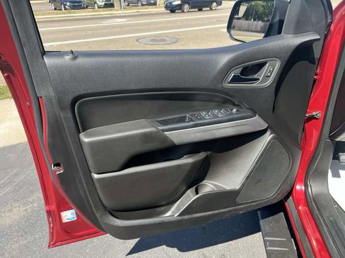 Used 2018 Chevrolet Colorado LT w/ Safety Package image 11