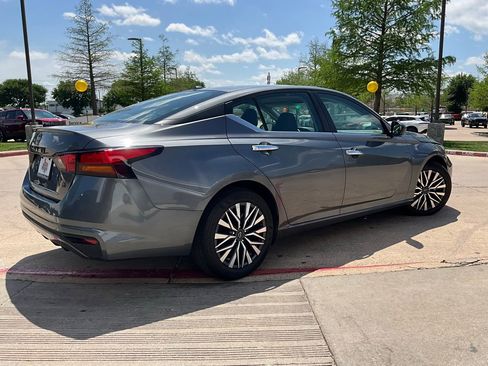 Used 2025 Nissan Altima 2.5 SV image 6