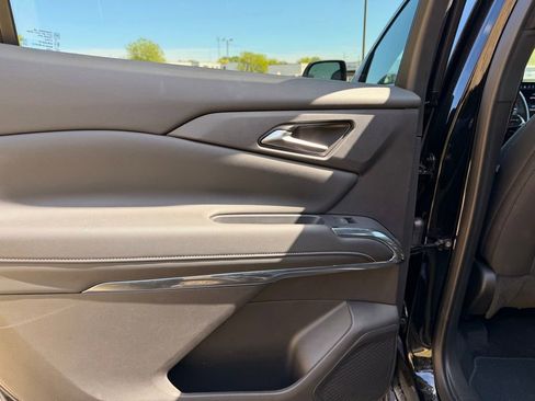 Used 2025 Chevrolet Traverse LT FWD image 22