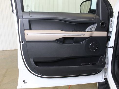 Used 2022 Ford Expedition Max Limited AWD/4WD image 9