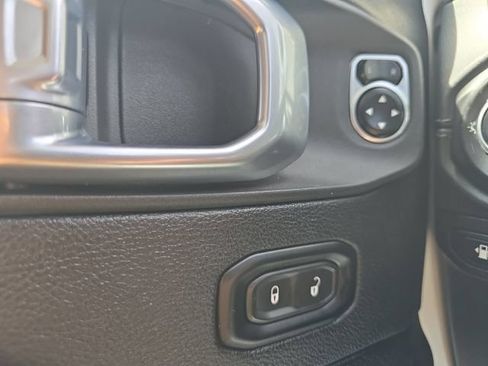 Used 2024 Jeep Wrangler Unlimited Sahara AWD/4WD image 28