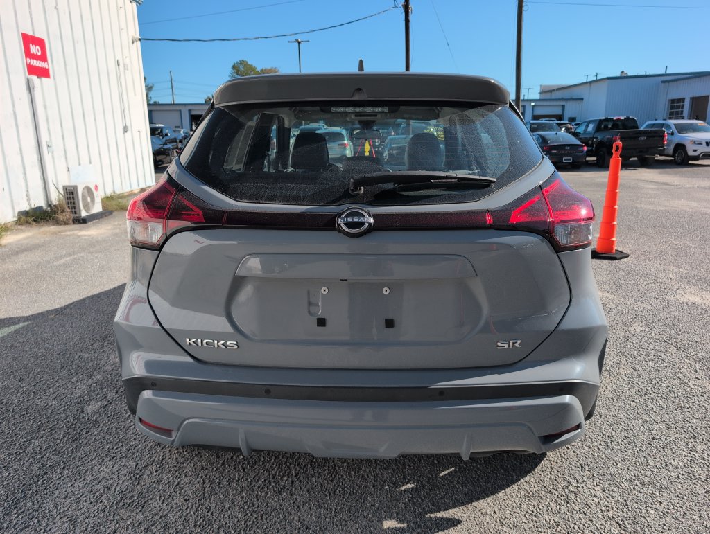 Used 2024 Nissan Kicks SR w/ SR Premium Package FWD image 7