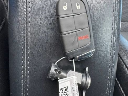 Used 2023 Jeep Compass Latitude AWD/4WD image 49