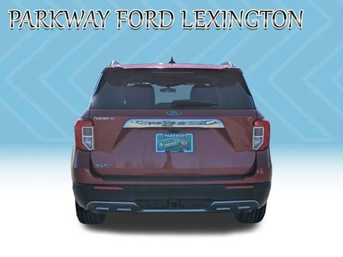 Used 2022 Ford Explorer XLT w/ Equipment Group 202A image 6