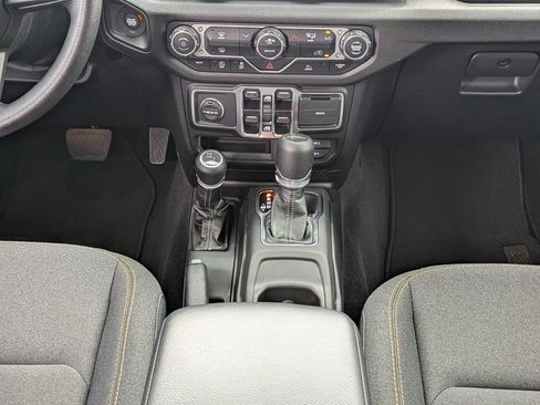 Used 2025 Jeep Gladiator Sport AWD/4WD image 19