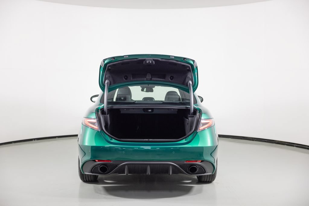 Used 2025 Alfa Romeo Giulia AWD w/ Driving Assist Package image 16