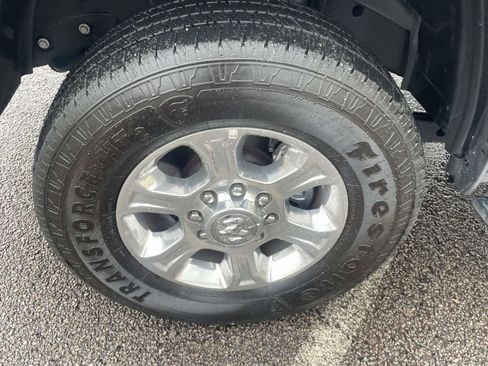 Used 2024 RAM 2500 Big Horn w/ Sport Appearance Package image 9