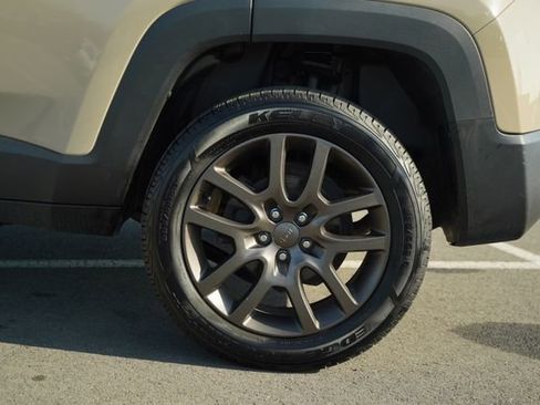 Used 2016 Jeep Renegade 75th Anniversary image 40