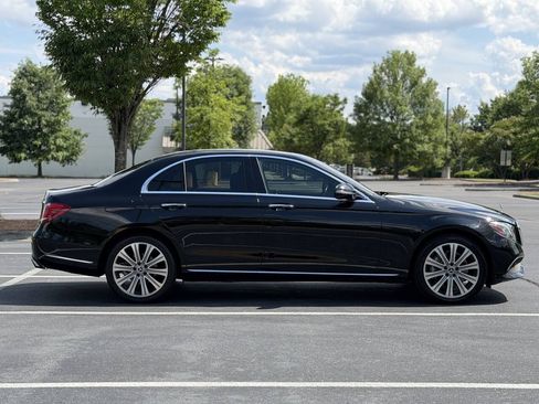 Used 2018 Mercedes-Benz E 300 4MATIC w/ Premium 1 Package image 8