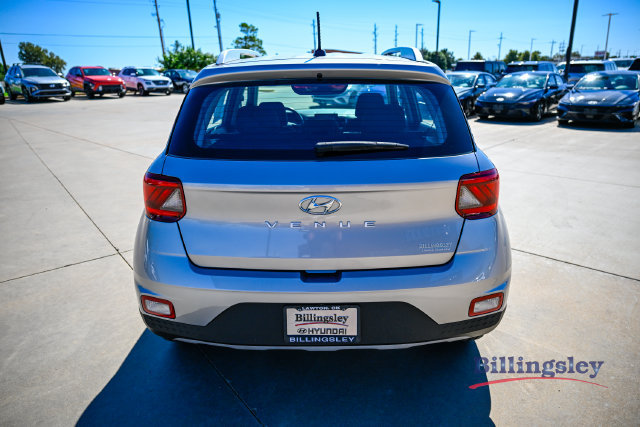 Used 2023 Hyundai Venue SEL FWD image 4