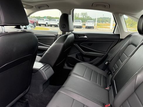 Used 2022 Volkswagen Jetta SE FWD image 19