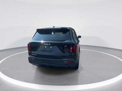 Used 2023 Kia Sorento LX FWD image 8