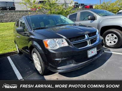 Used 2019 Dodge Grand Caravan SE w/ UConnect Hands-Free Group