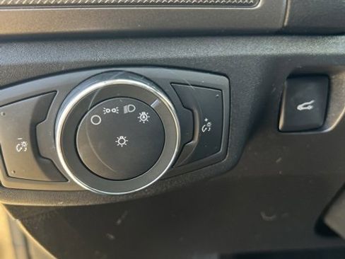 Used 2019 Ford Fusion SE image 18