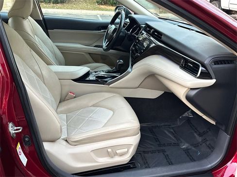 Certified 2019 Toyota Camry XLE image 8