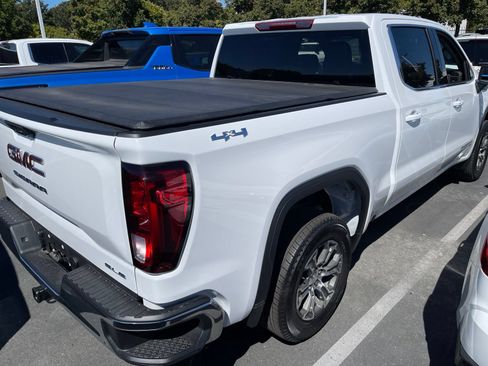 Used 2024 GMC Sierra 1500 SLE AWD/4WD image 2
