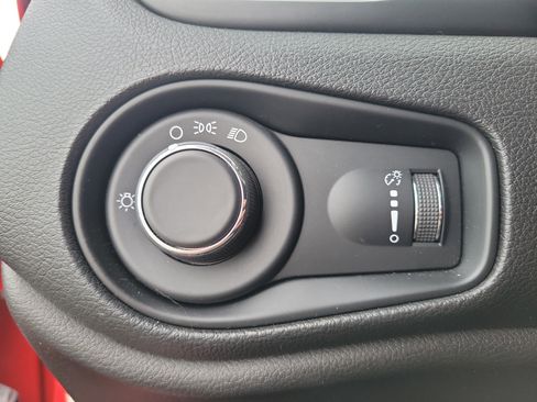 Used 2017 Jeep Renegade Sport w/ Power & Air Group image 18