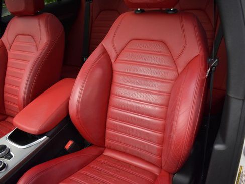 Used 2022 Alfa Romeo Stelvio Veloce AWD/4WD image 20