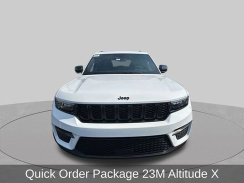 Used 2024 Jeep Grand Cherokee Altitude AWD/4WD image 2