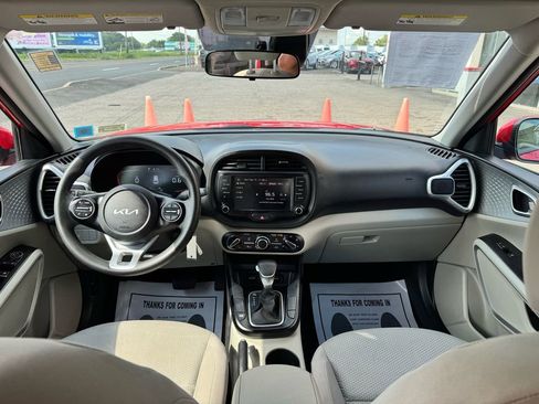 Used 2024 Kia Soul LX image 32