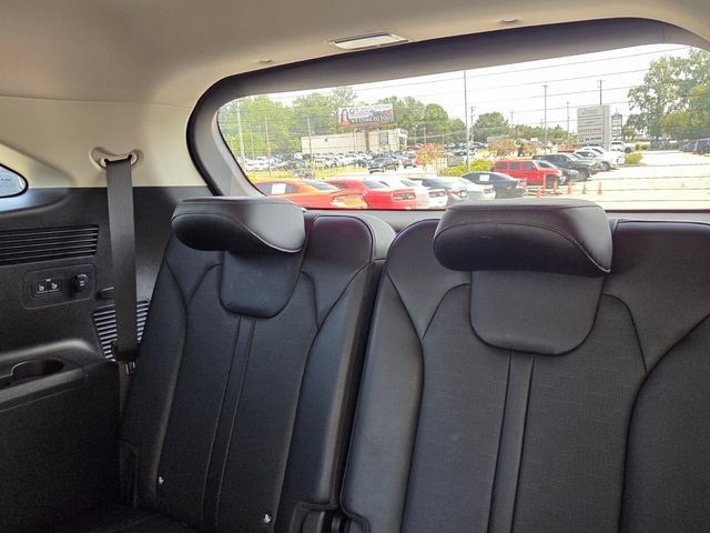 Used 2025 Kia Sorento EX w/ Panoramic Sunroof Package FWD image 12