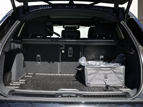 New 2026 Land Rover Range Rover Velar Dynamic SE image 18