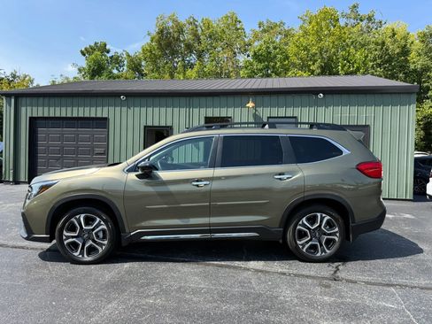 Used 2025 Subaru Ascent Touring AWD/4WD image 3