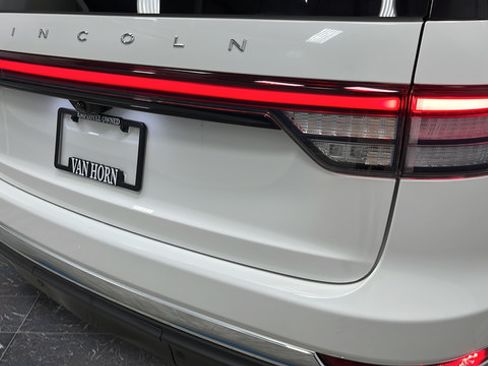 Used 2025 Lincoln Aviator AWD image 41