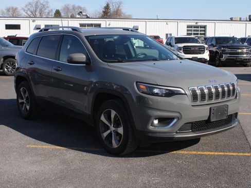 Used 2019 Jeep Cherokee Limited image 3