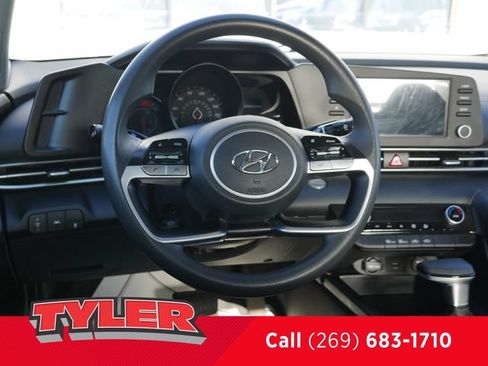 Used 2022 Hyundai Elantra SEL FWD image 35