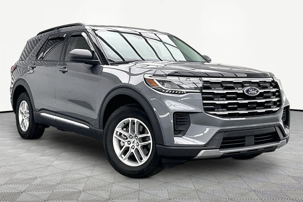 Certified 2025 Ford Explorer Active AWD/4WD image 12