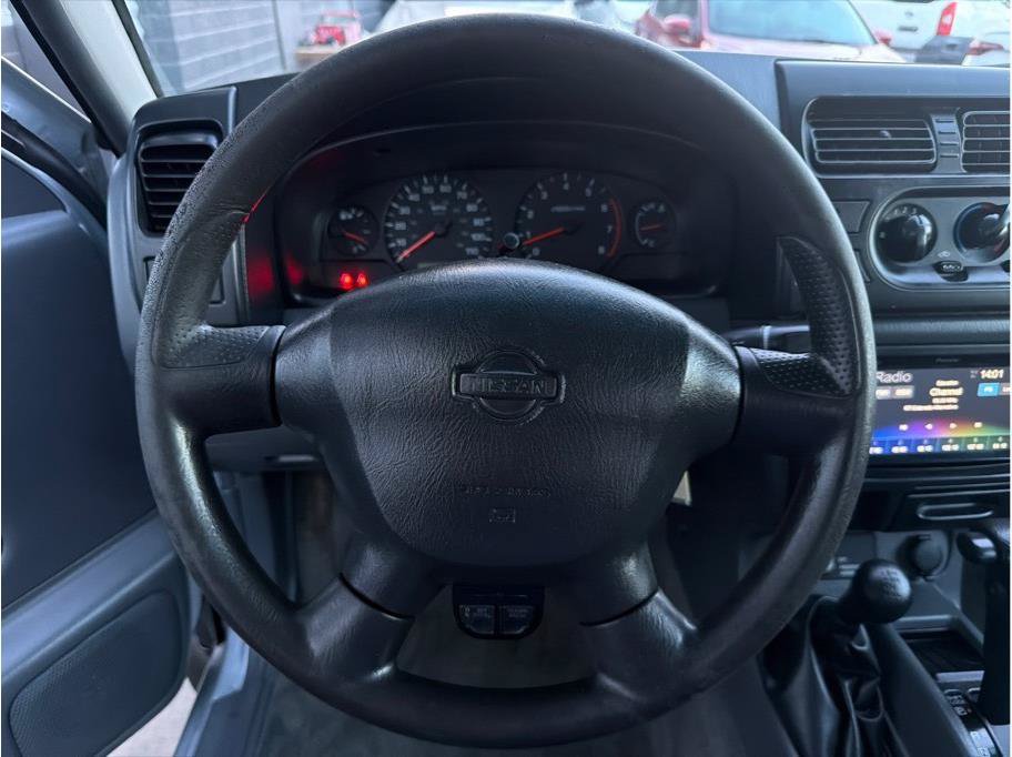 Used 2001 Nissan Frontier XE AWD/4WD image 14