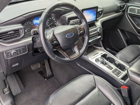 Used 2020 Ford Explorer XLT w/ Equipment Group 202A image 4