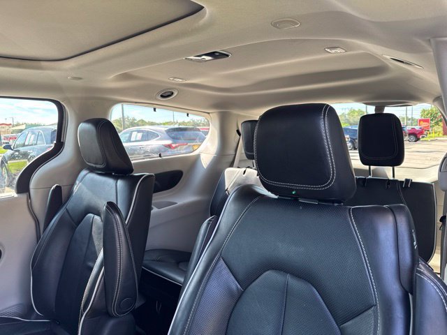Used 2022 Chrysler Pacifica Limited w/ Uconnect Theater Family Group FWD image 18