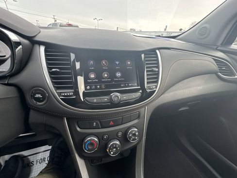 Used 2022 Chevrolet Trax LT w/ LT Convenience Package image 14