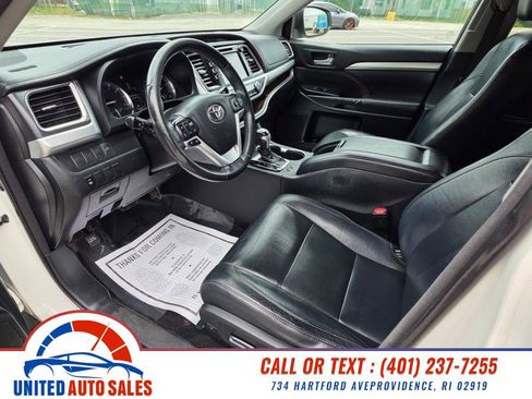 Used 2015 Toyota Highlander XLE AWD/4WD image 9