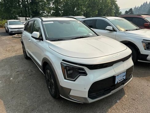 Used 2023 Kia Niro Wave FWD image 4
