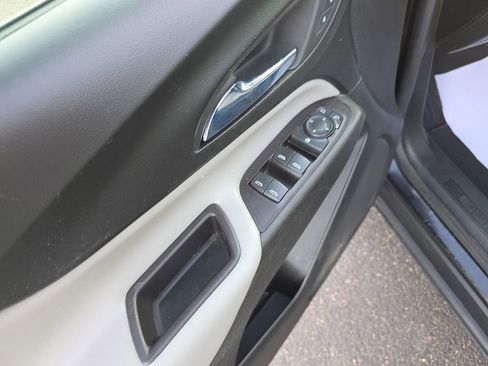 Used 2021 Chevrolet Equinox LS w/ LS Convenience Package image 12