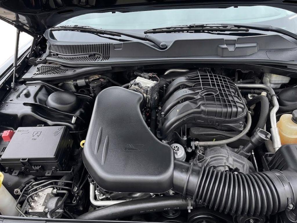Used 2015 Dodge Challenger SXT w/ Super Sport Group (SS/T) RWD image 12
