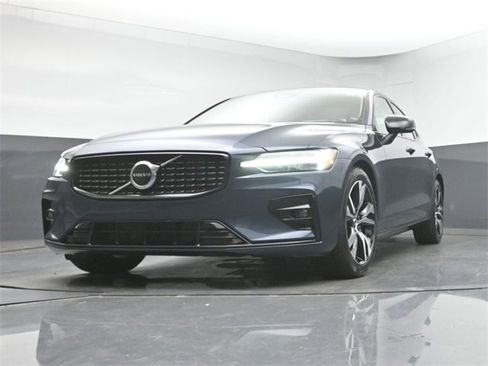 Used 2024 Volvo S60 B5 Core w/ Climate Package image 34
