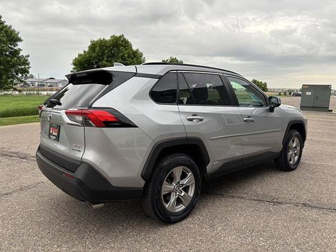Used 2022 Toyota RAV4 XLE w/ Convenience Package AWD/4WD image 4