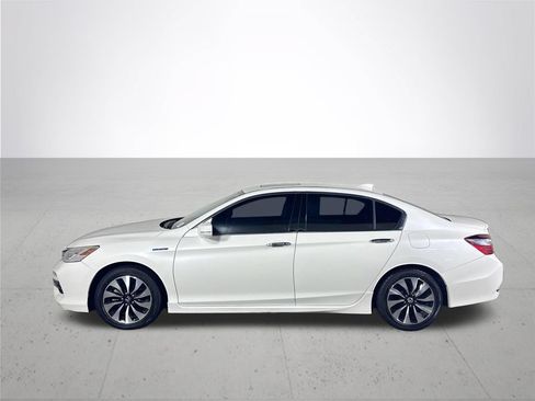 Used 2017 Honda Accord Touring image 9