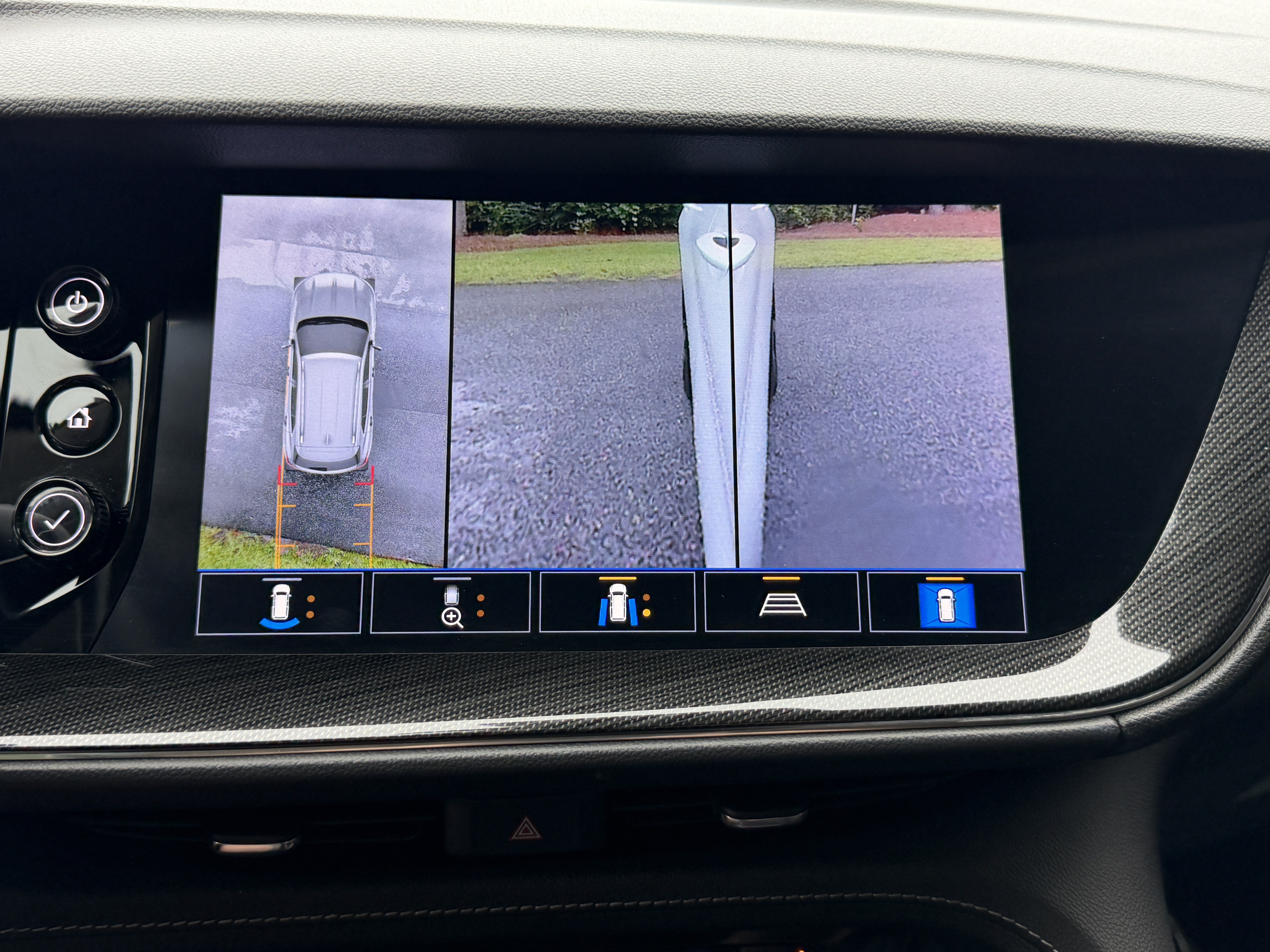 Used 2022 Buick Envision Essence w/ Technology Package I FWD image 29