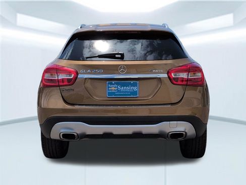 Used 2018 Mercedes-Benz GLA 250 4MATIC w/ Premium Package image 5