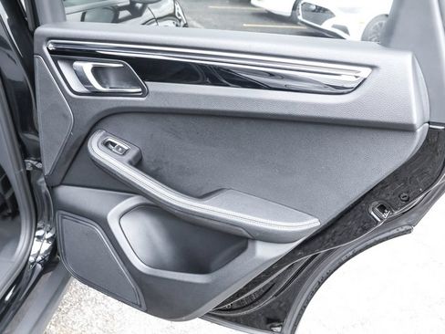Used 2023 Porsche Macan AWD/4WD image 27