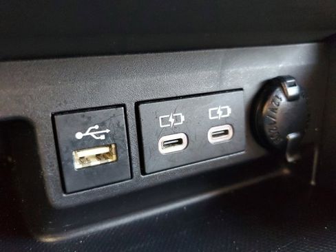 Used 2024 Toyota Highlander LE image 27